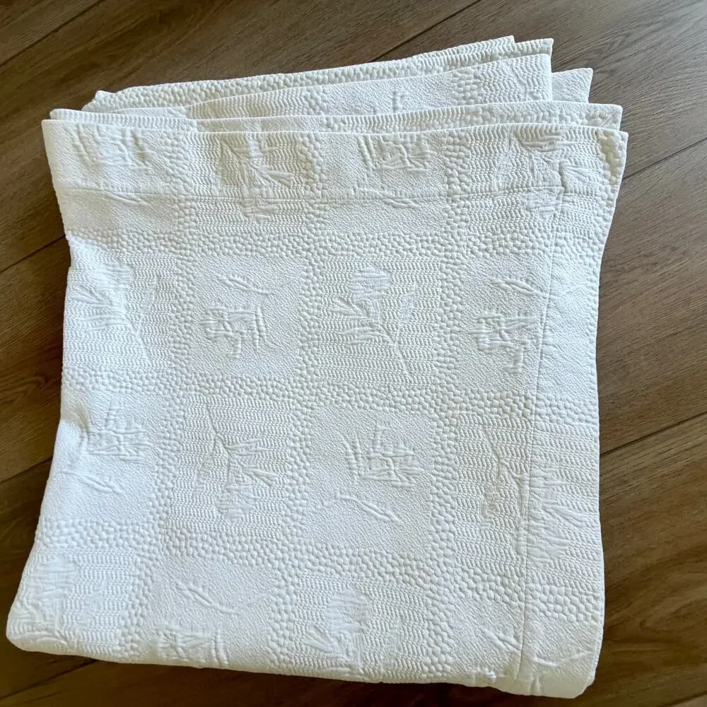 Yves Delorme Vintage White Floral Textured Coverlet Cottage 78